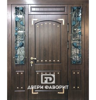 Дверь с двумя боковыми вставками с коваными решетками и стеклопакетами